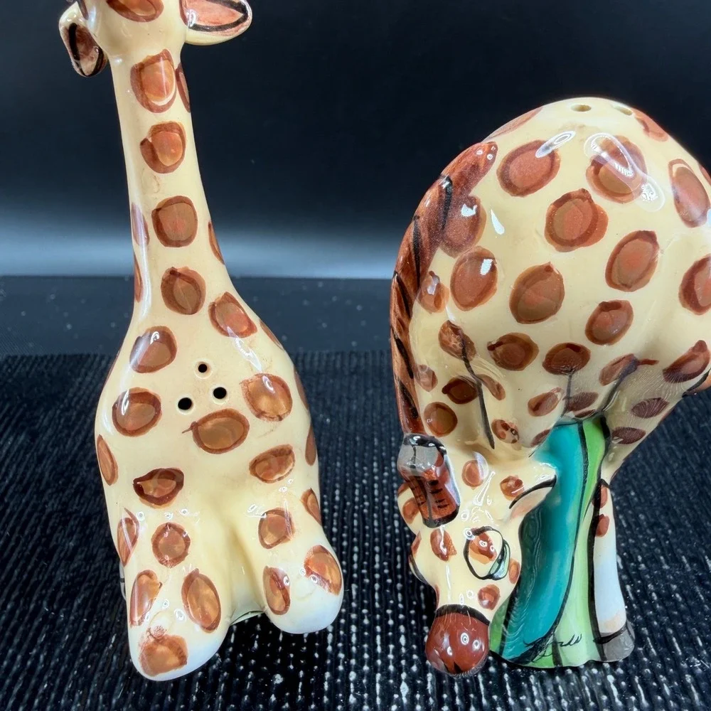 Blue Sky Ceramic Giraffe Salt and Pepper‎ Shaker Set Brown Tan Hand Painted 4in